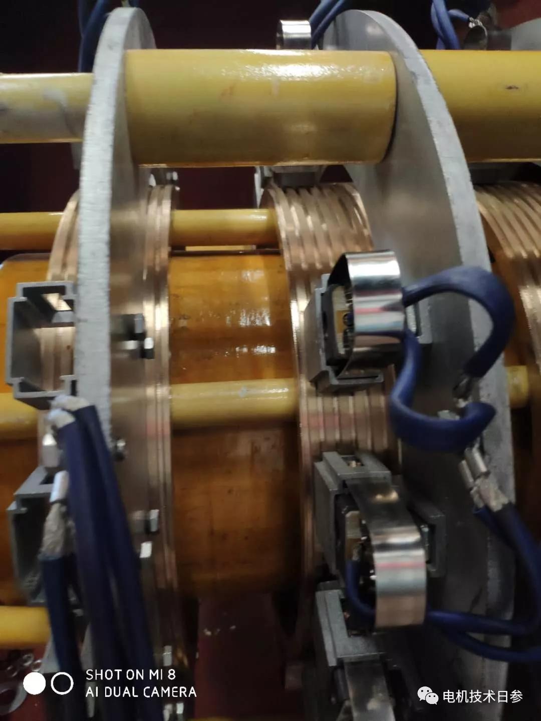 大型电机集电环为什么要开凹槽？？？？？？？